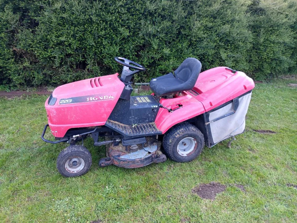 Honda Ride On Lawnmower - Image 2