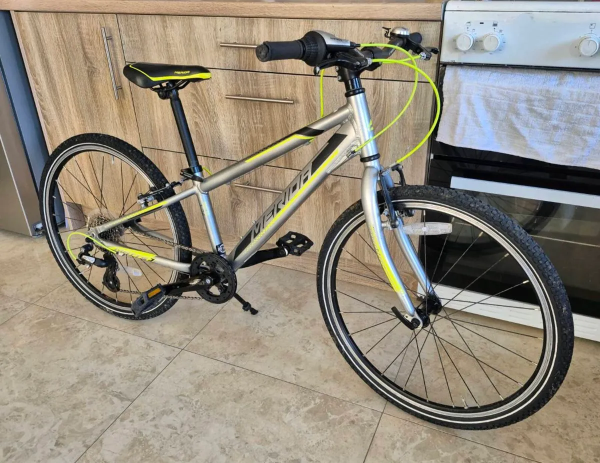 MERIDA KIDS 8 SPEED MOUNTAIN BIKE 
SUIT 12 YEARS/ - Image 1