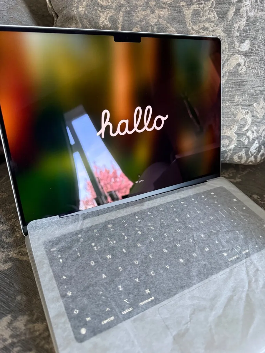 Macbook M4 Max 16C CPU 40C GPU 128GB RAM 2TB SSD - Image 3