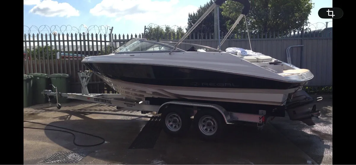 Regal speedboat inboard mercruiser - Image 1