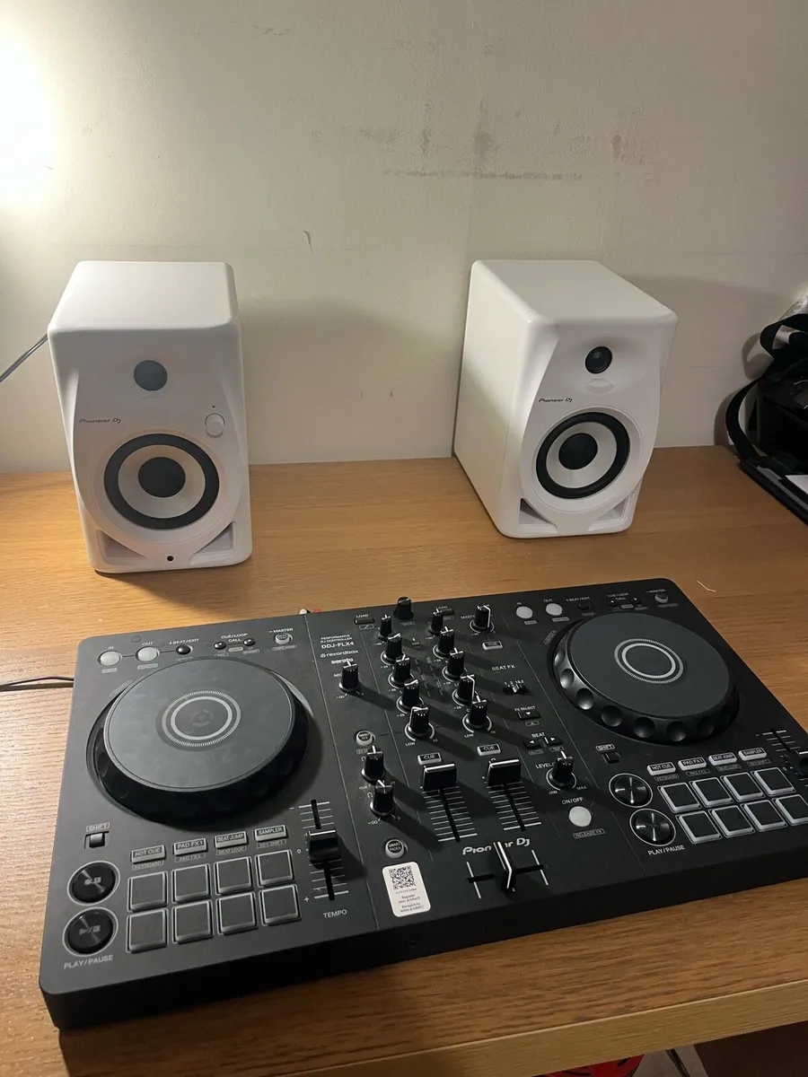 Ddj flx4 with pionner speakers - Image 3