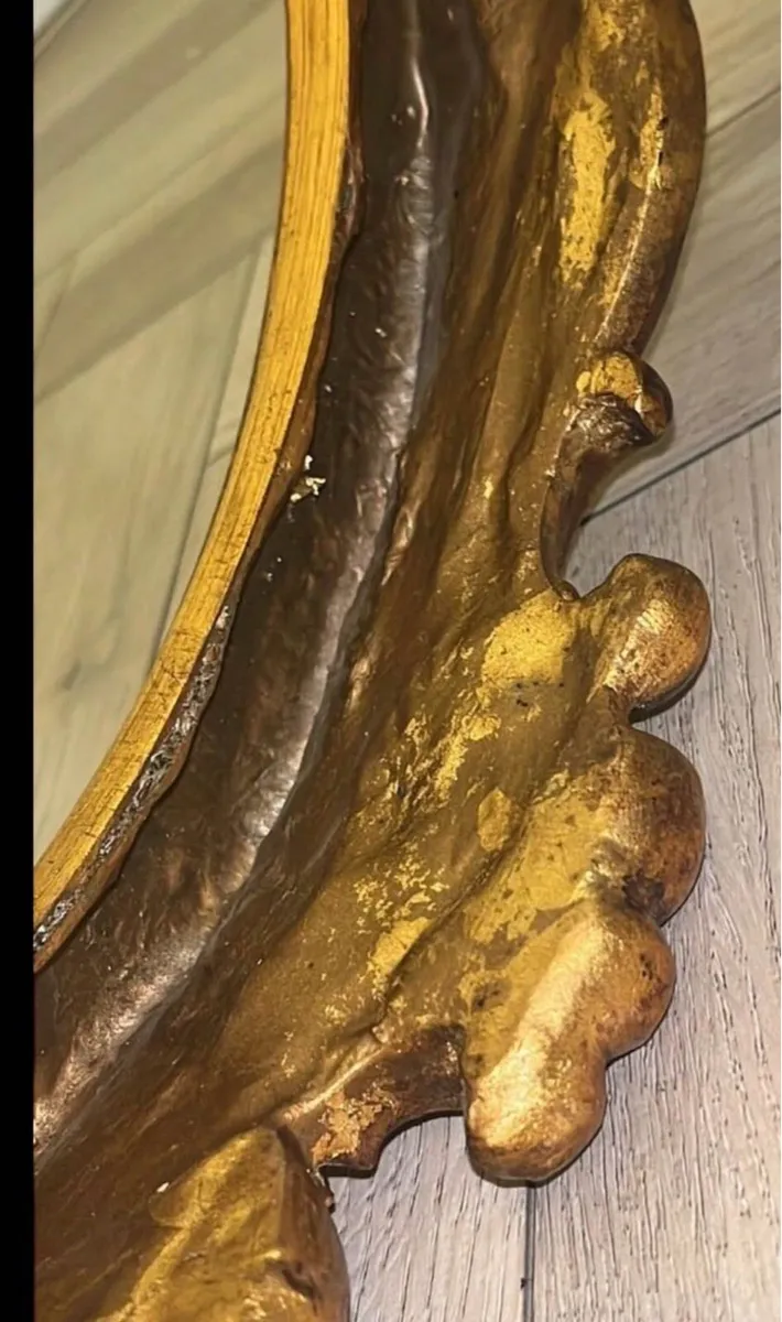 Vintage ornate pedestal table with a glass top ⭐️ - Image 3