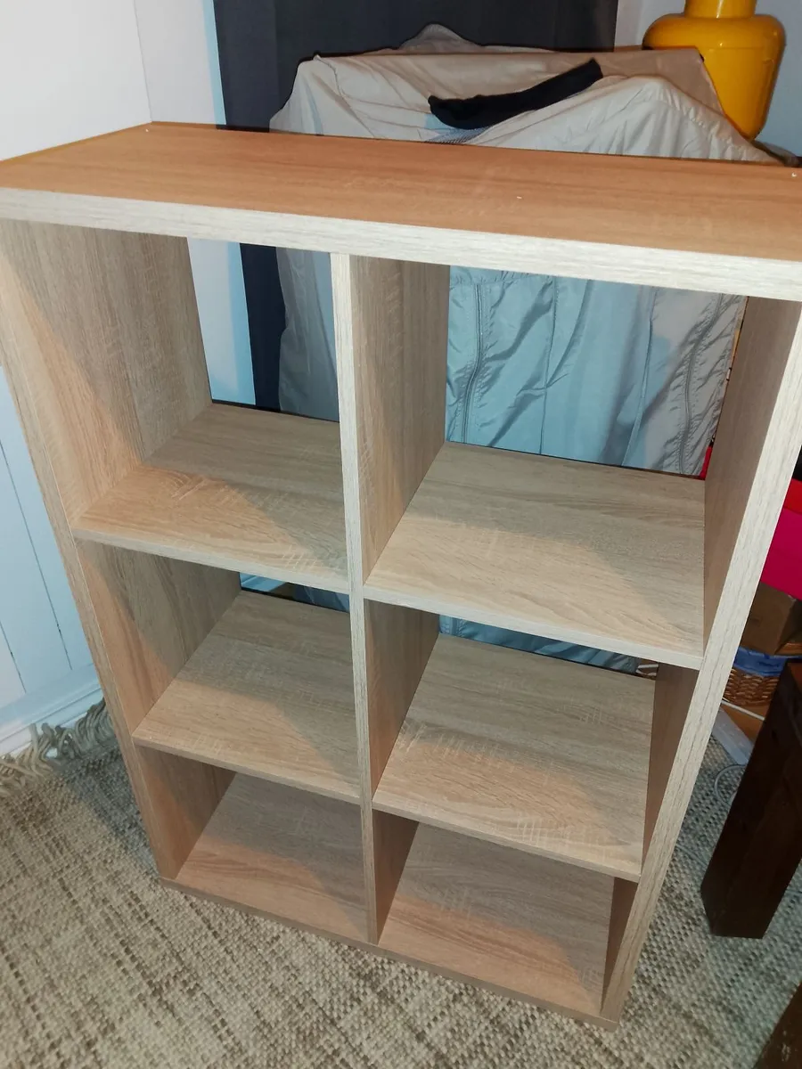 Free standing six shelving cube unit - Image 1