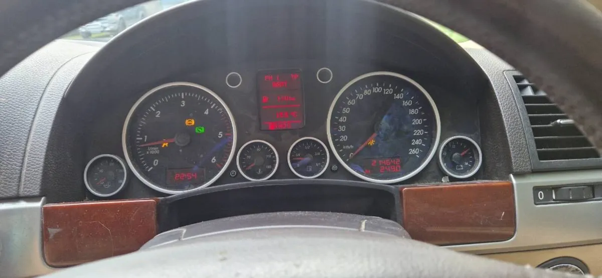 Breaking Vw Touareg - Image 3