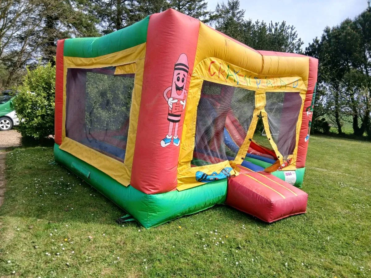 Bouncy castle - Image 2
