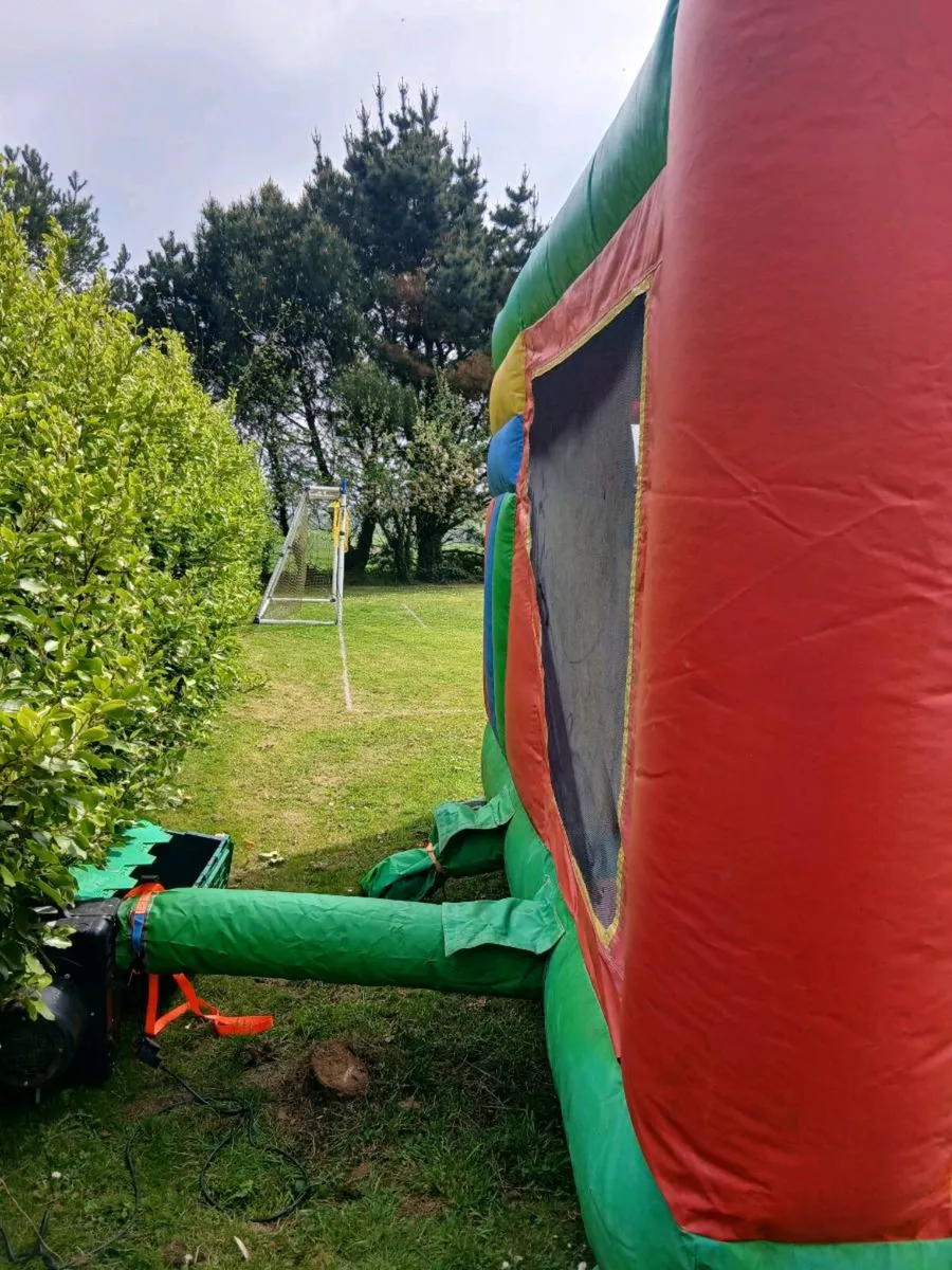 Bouncy castle - Image 3