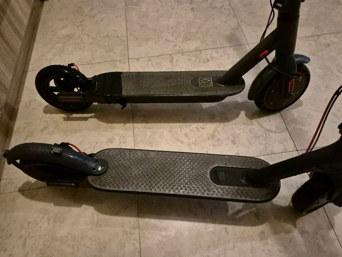 JOB LOT OF 2 ELECTRICALS SCOOTERS WORKING PERFECT - Image 4