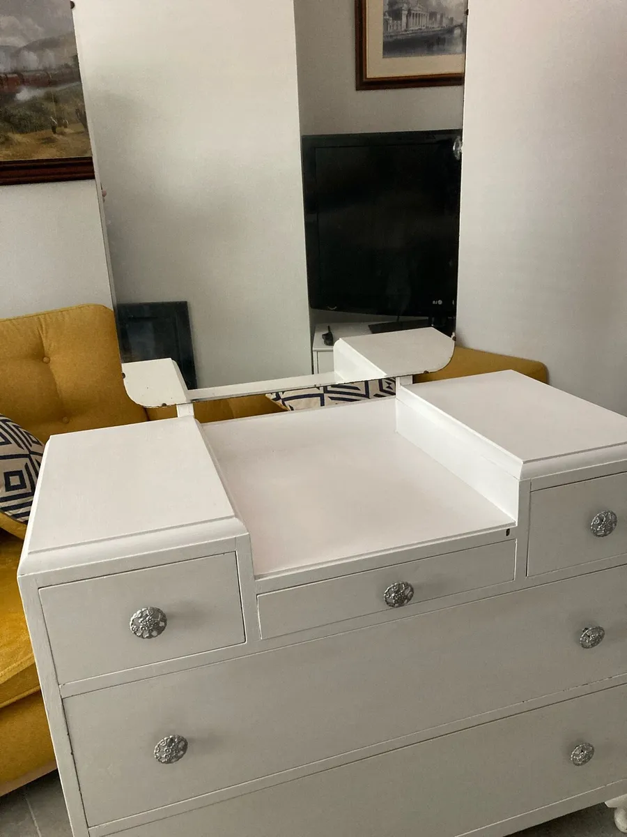 Dressing table - Image 1