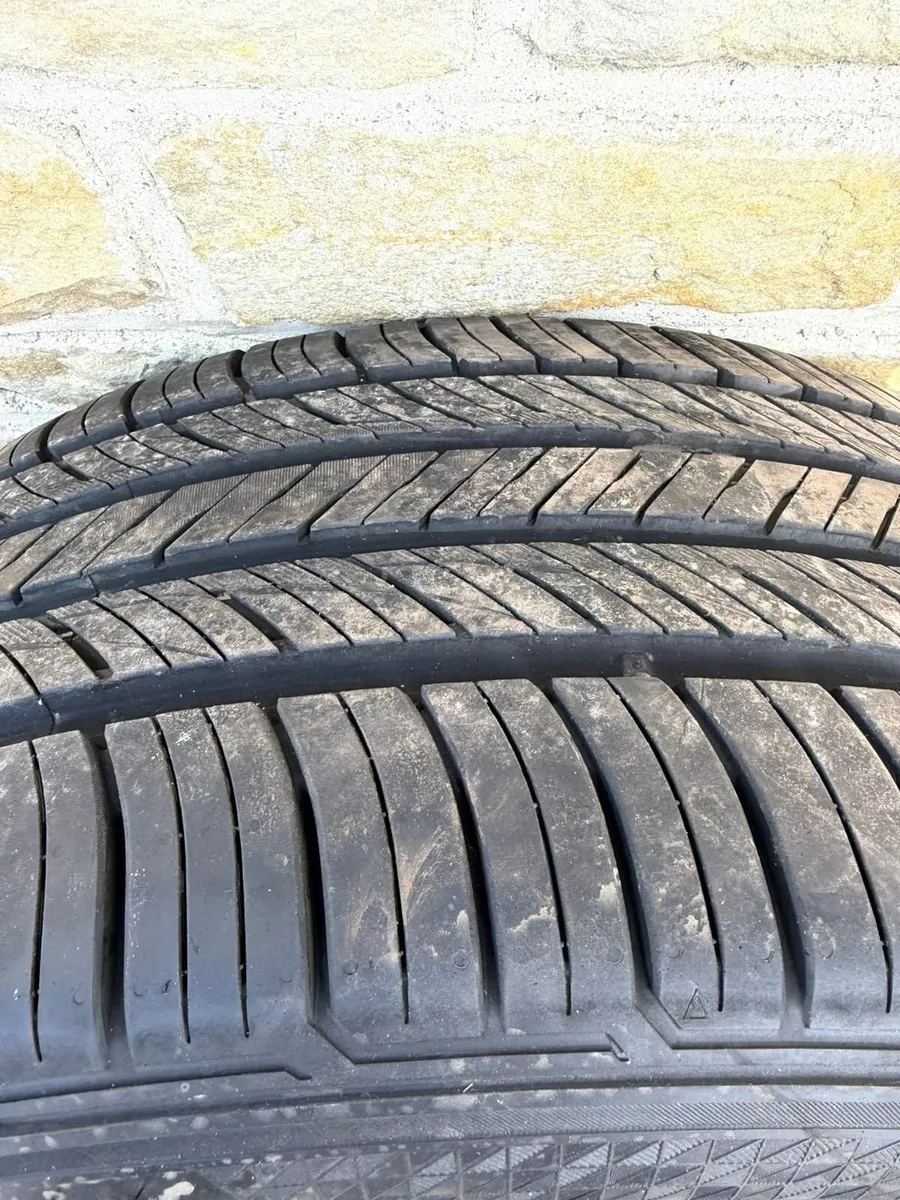 22in Genuine Range Rover Alloys with Tyres - Image 3