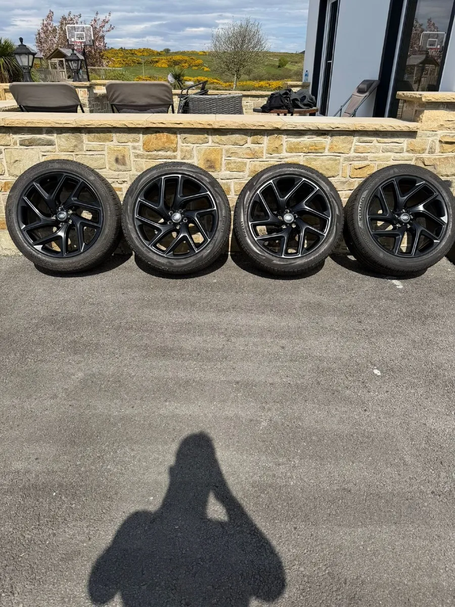 22in Genuine Range Rover Alloys with Tyres - Image 1