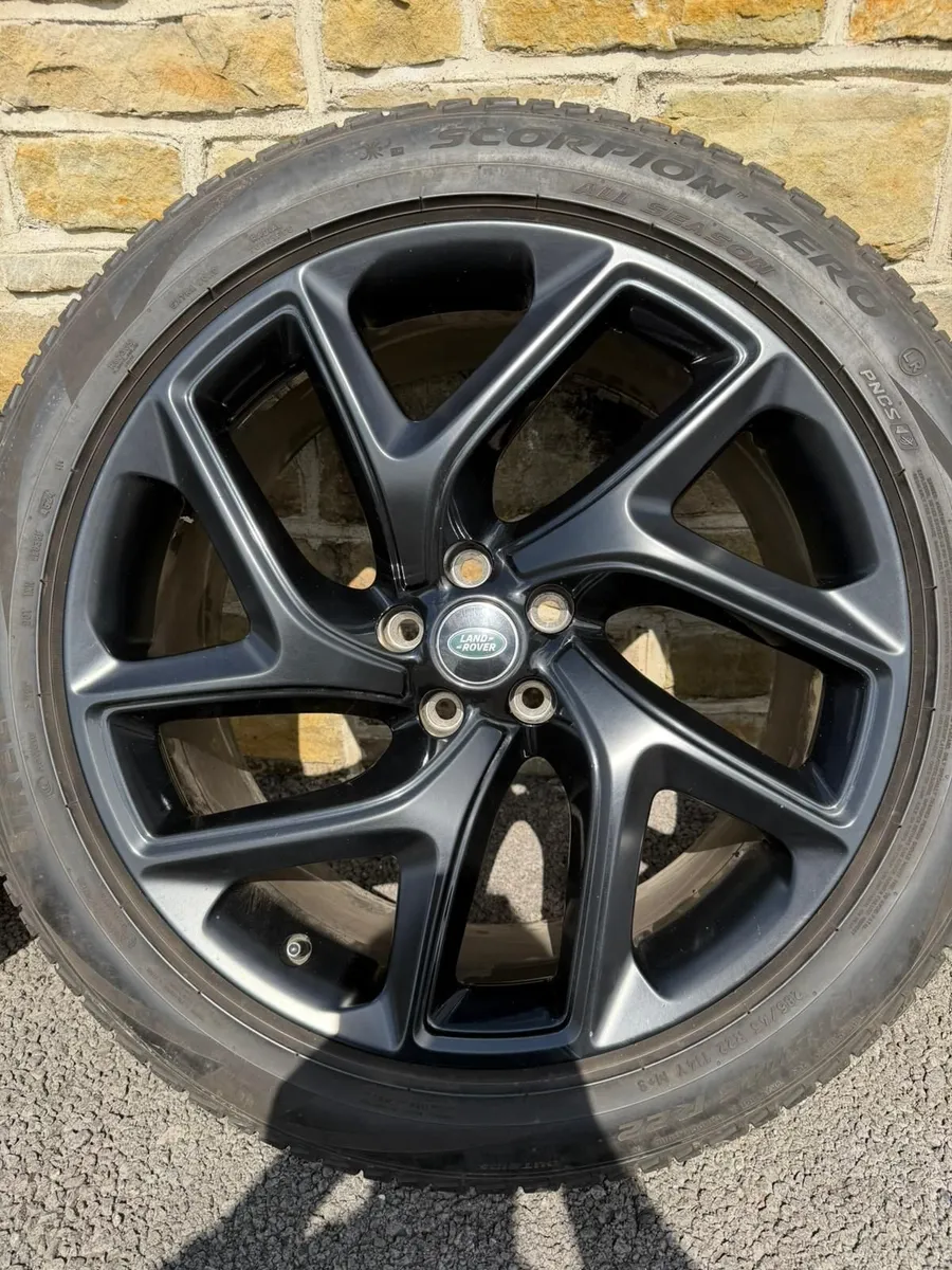 22in Genuine Range Rover Alloys with Tyres - Image 4