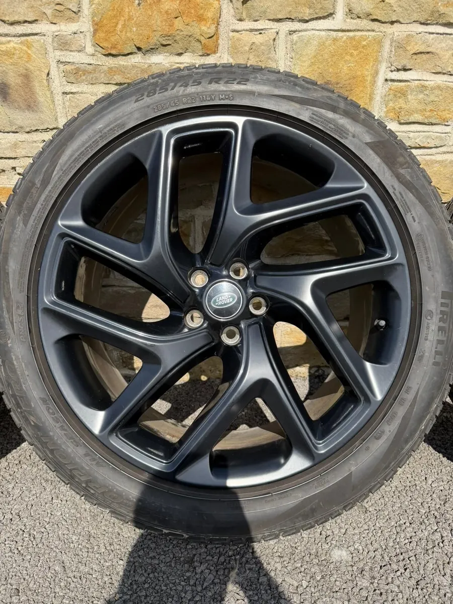 22in Genuine Range Rover Alloys with Tyres - Image 2
