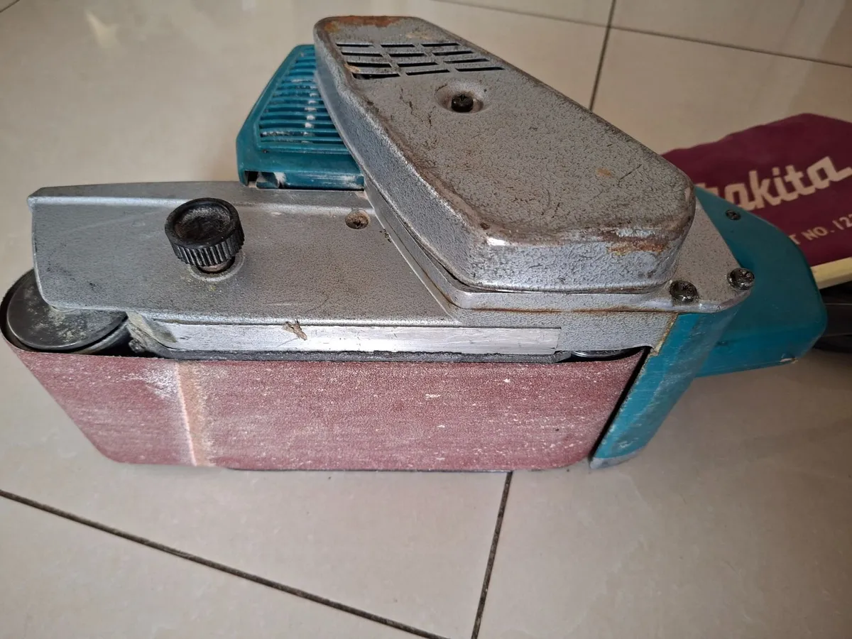 Makita 9401 Belt Sander 110v - Image 4