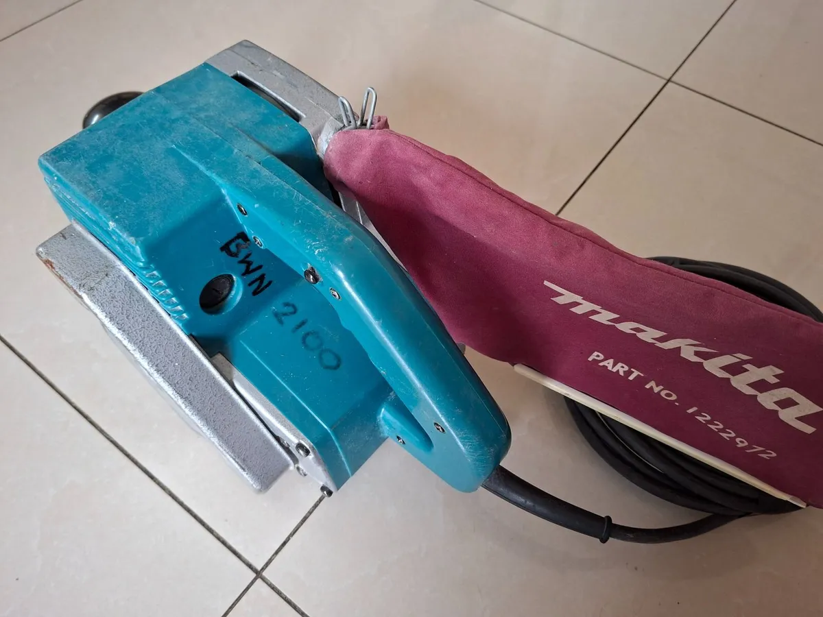 Makita 9401 Belt Sander 110v - Image 3