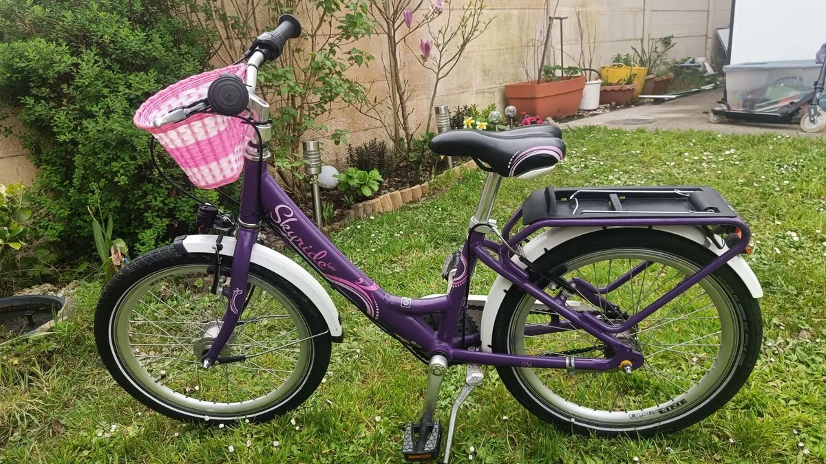 Girls bike 20 inch - Image 4