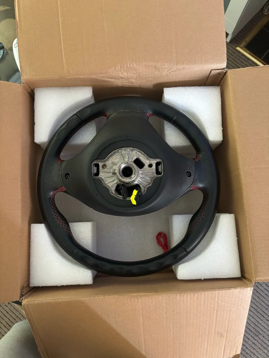 BMW F30 steering wheel - Image 2