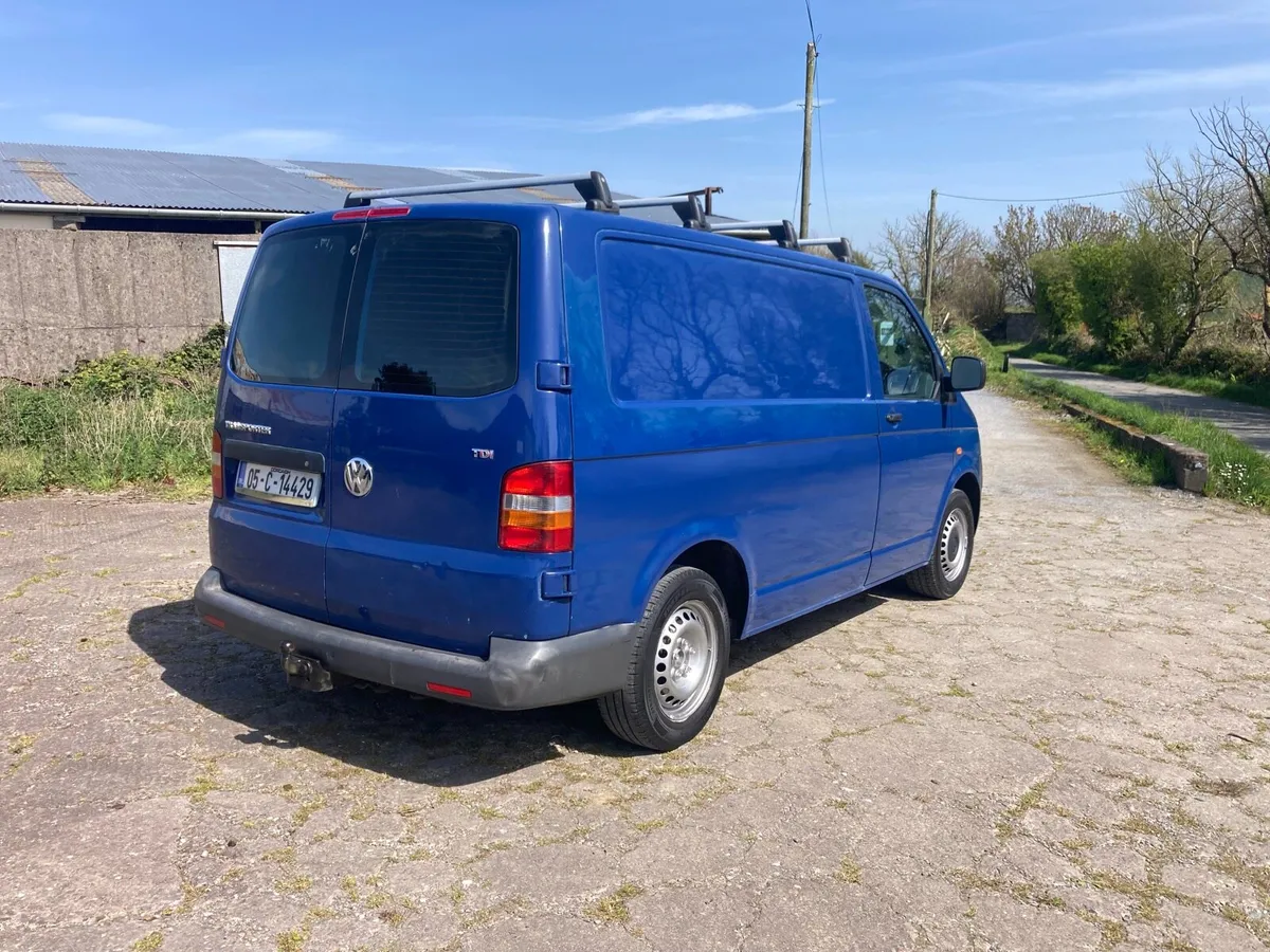 VW T5 Transporter 2.5 - Image 2