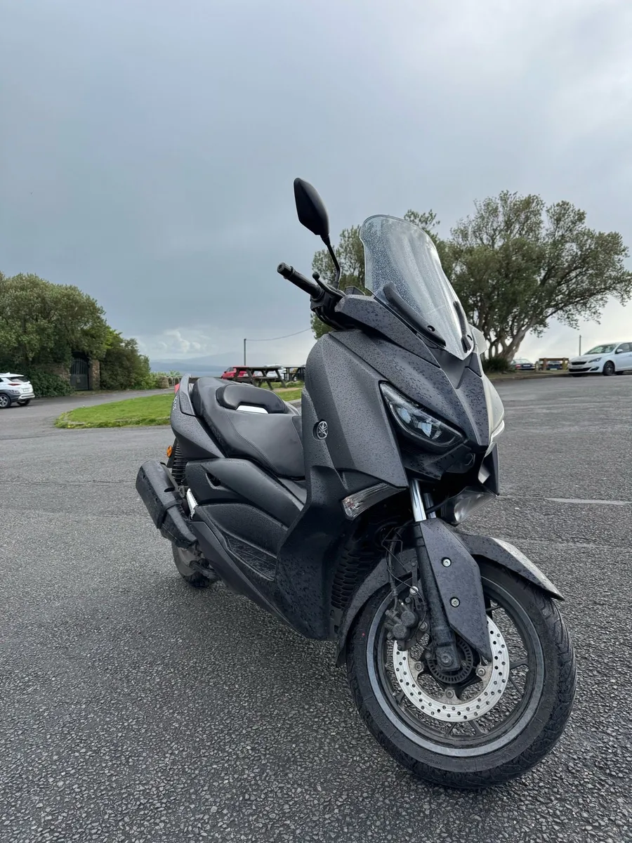 Yamaha XMAX 300 ABS 2019 - 8k kms - Image 1