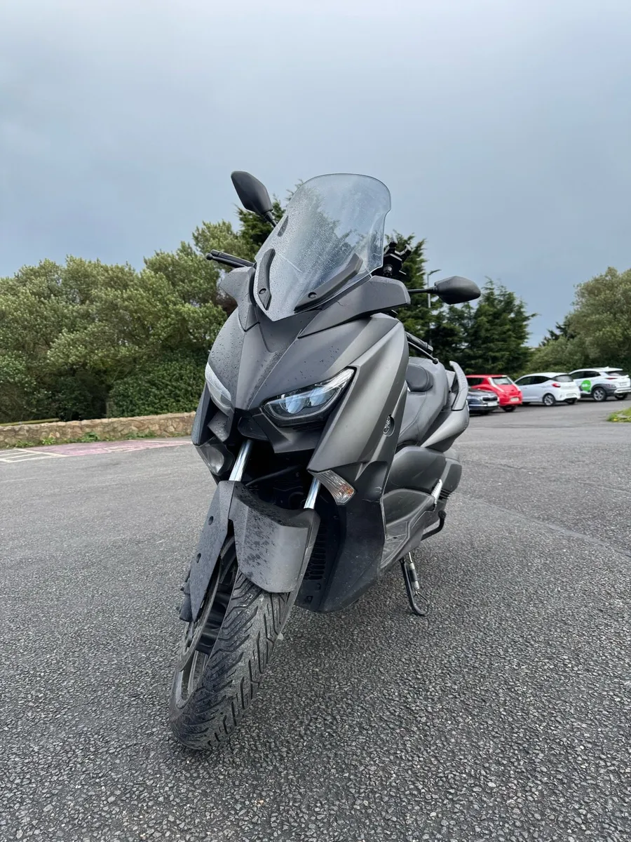 Yamaha XMAX 300 ABS 2019 - 8k kms - Image 2