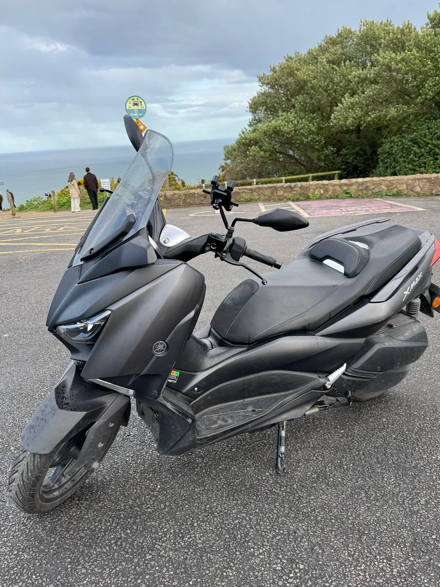 Yamaha XMAX 300 ABS 2019 - 8k kms - Image 3