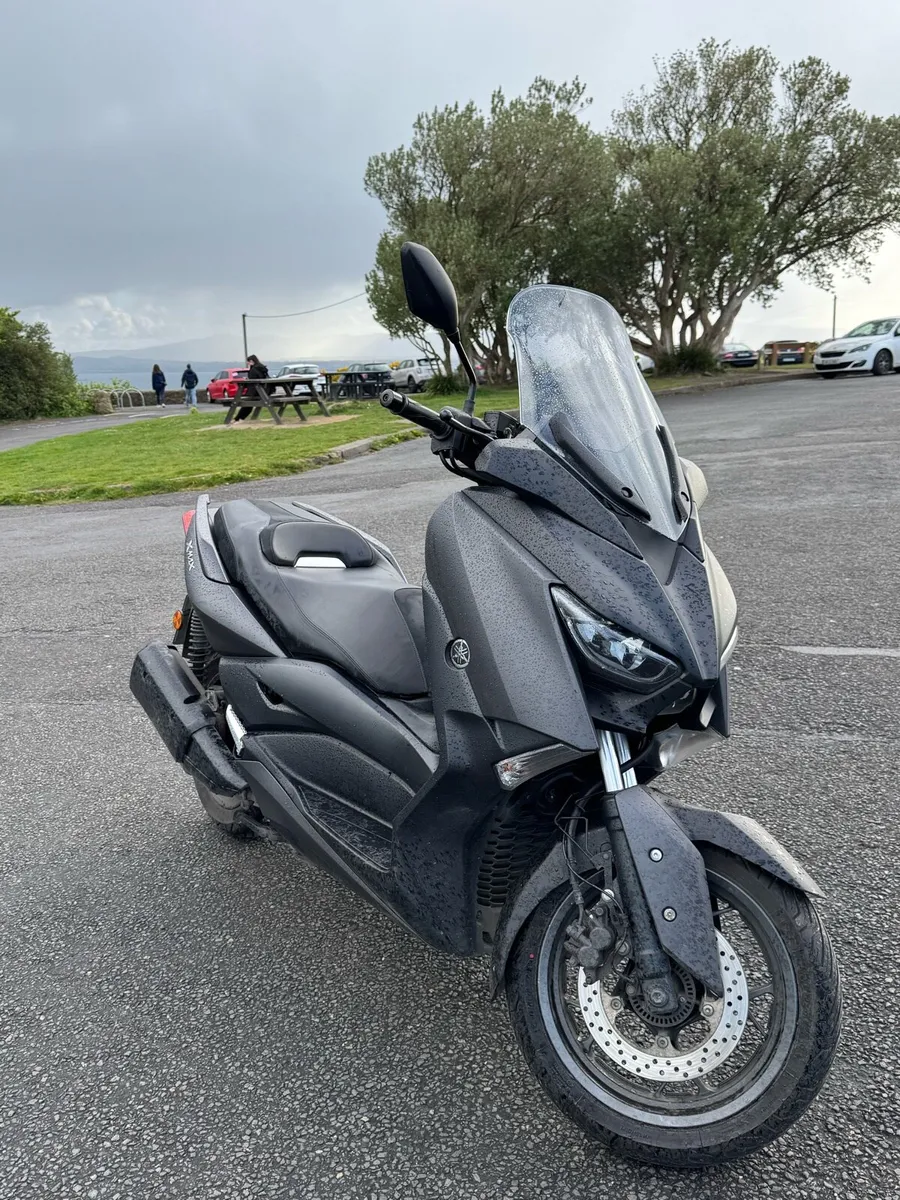 Yamaha XMAX 300 ABS 2019 - 8k kms - Image 4