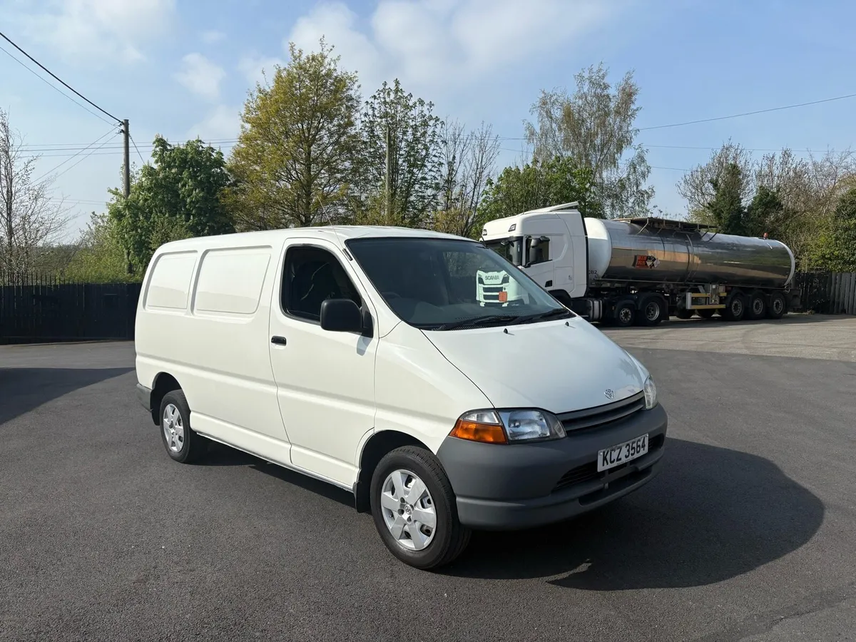 2001 Toyota Hiace. Power van - Image 1