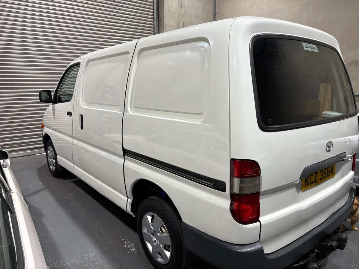 2001 Toyota Hiace. Power van - Image 4