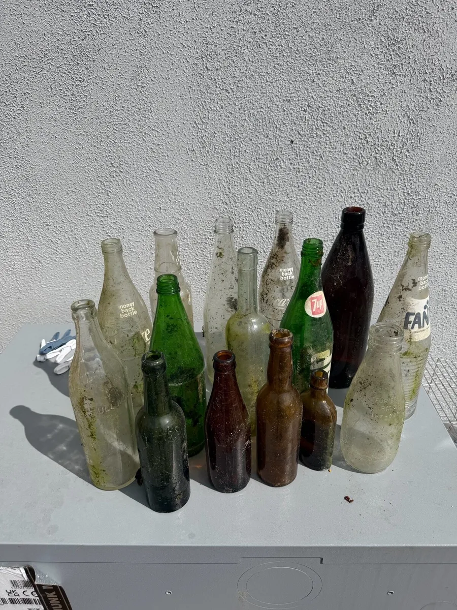 Collectibles and antiques - Image 1