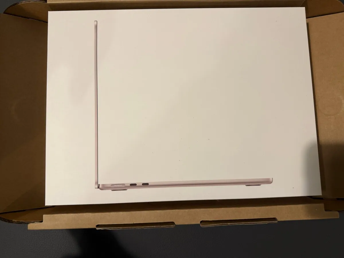 MacBook Air 15-inch 16/256GB M4 Brand New Sealed - Image 2