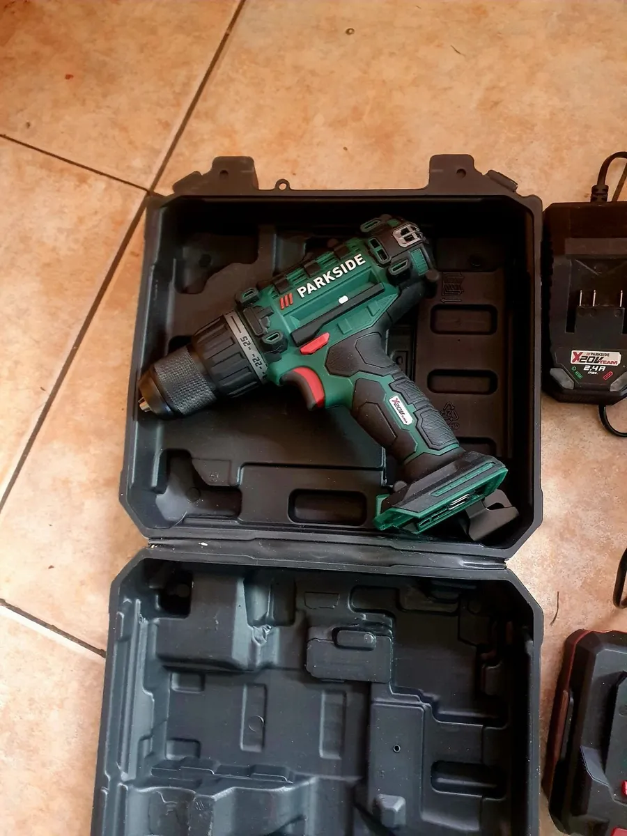 Cordless chainsaw, Drill, Blower, Battery/ Charger - Image 4