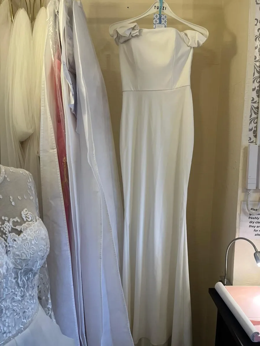 Wedding dress - Image 2