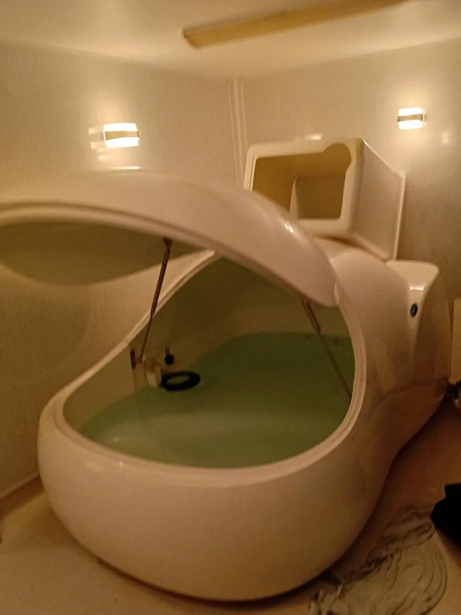 isopod sensory deprivation tanks - Image 3