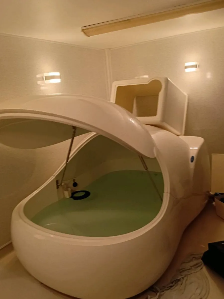 isopod sensory deprivation tanks - Image 1
