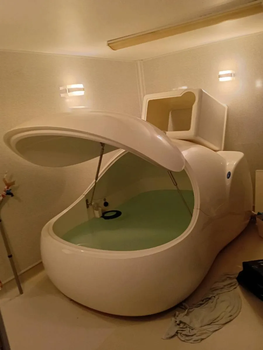 isopod sensory deprivation tanks - Image 2