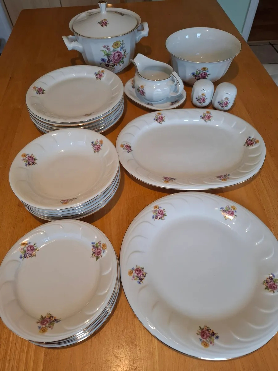 Dinner Set - Image 1