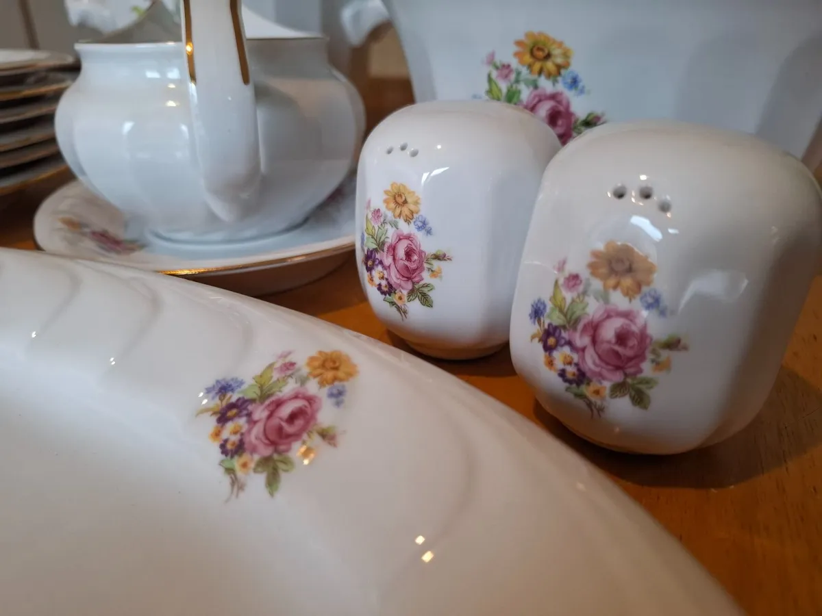 Dinner Set - Image 3