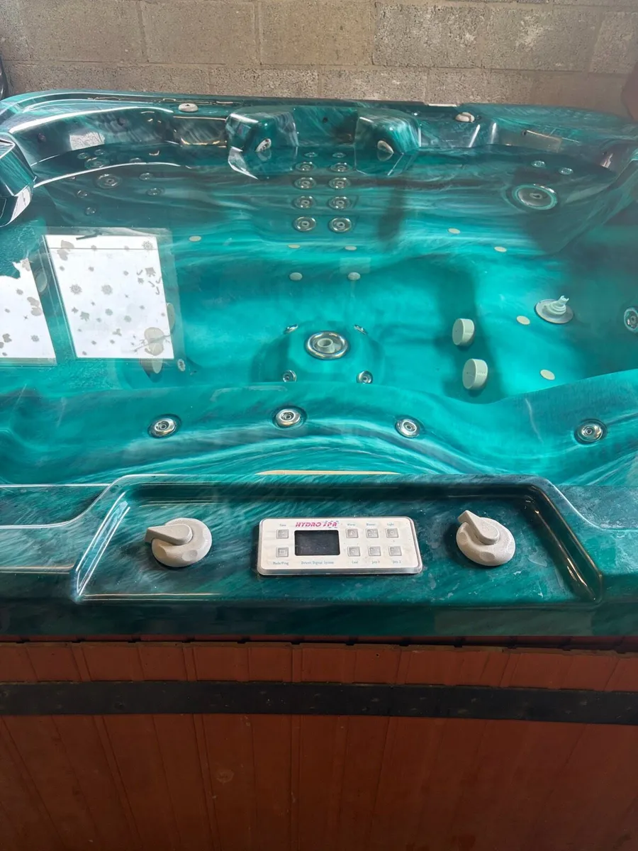 Hydro Spa 6 person Jacuzzi - Image 4