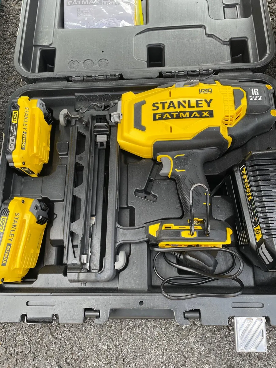 Stanley fat max v20 16 gauge nail gun - Image 1