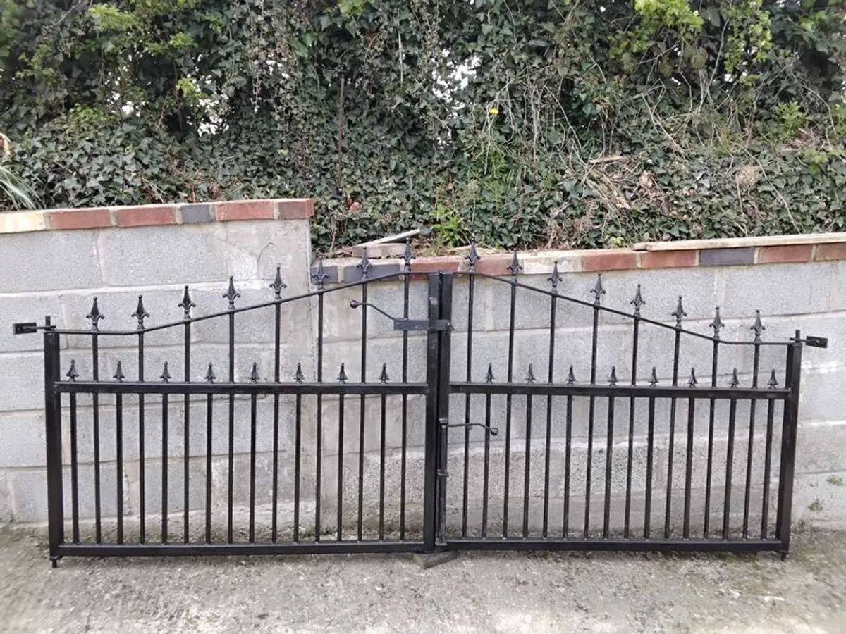 Entrance gates - Image 1