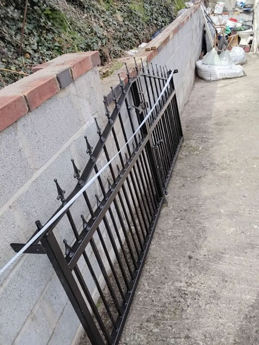 Entrance gates - Image 3