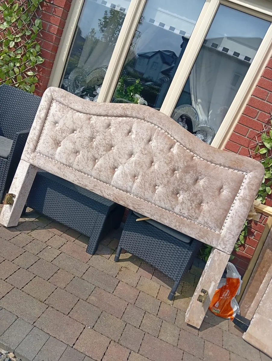 King-size bed - Image 1