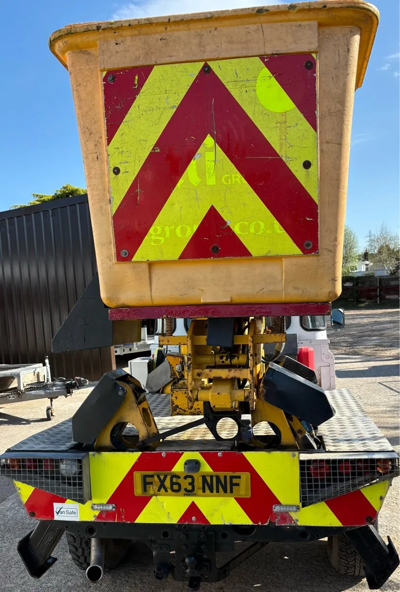 Land Rover Defender Cherry Picker 2013 - Image 3