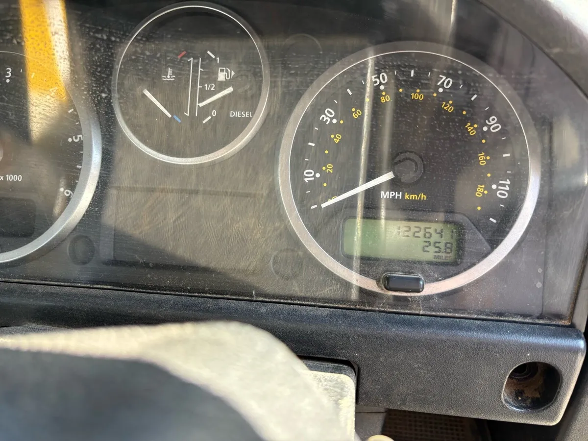 Land Rover Defender Cherry Picker 2013 - Image 4