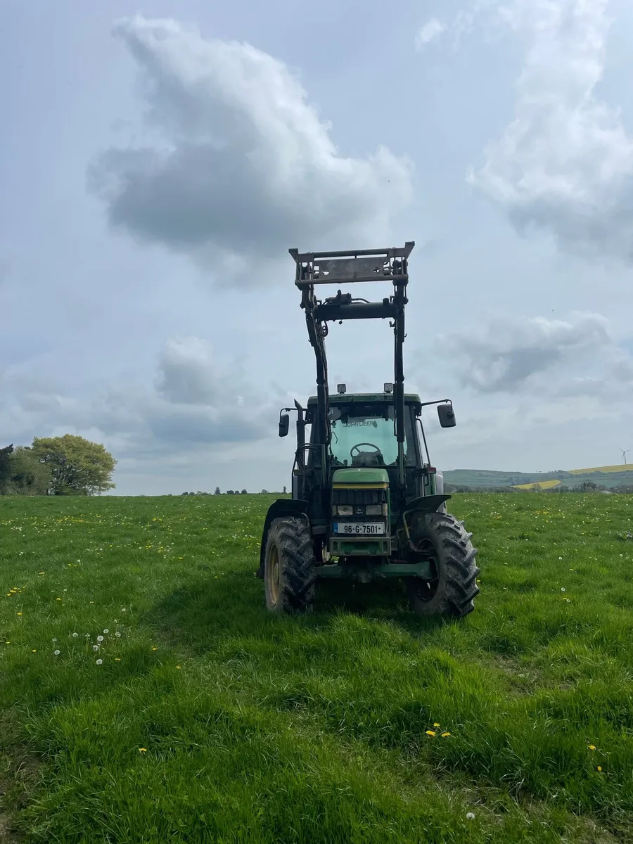 John Deere 6200 with loader - Image 2