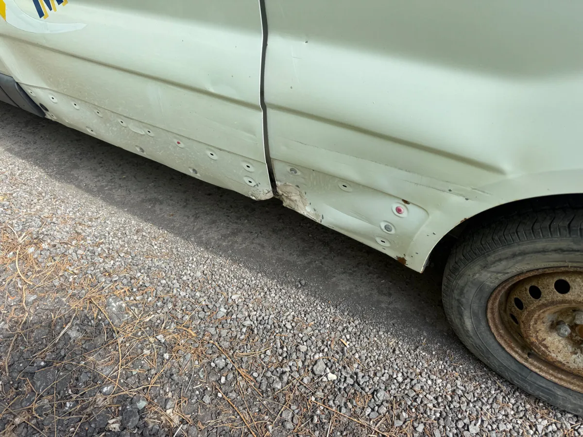 Renault Traffic 2014 - Image 2