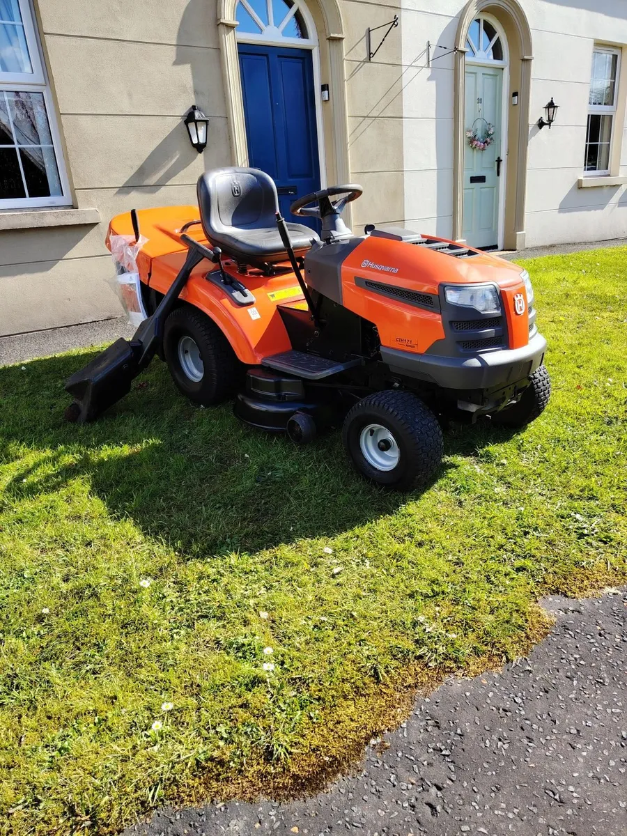 Husqvarna ride on lawnmower - Image 1