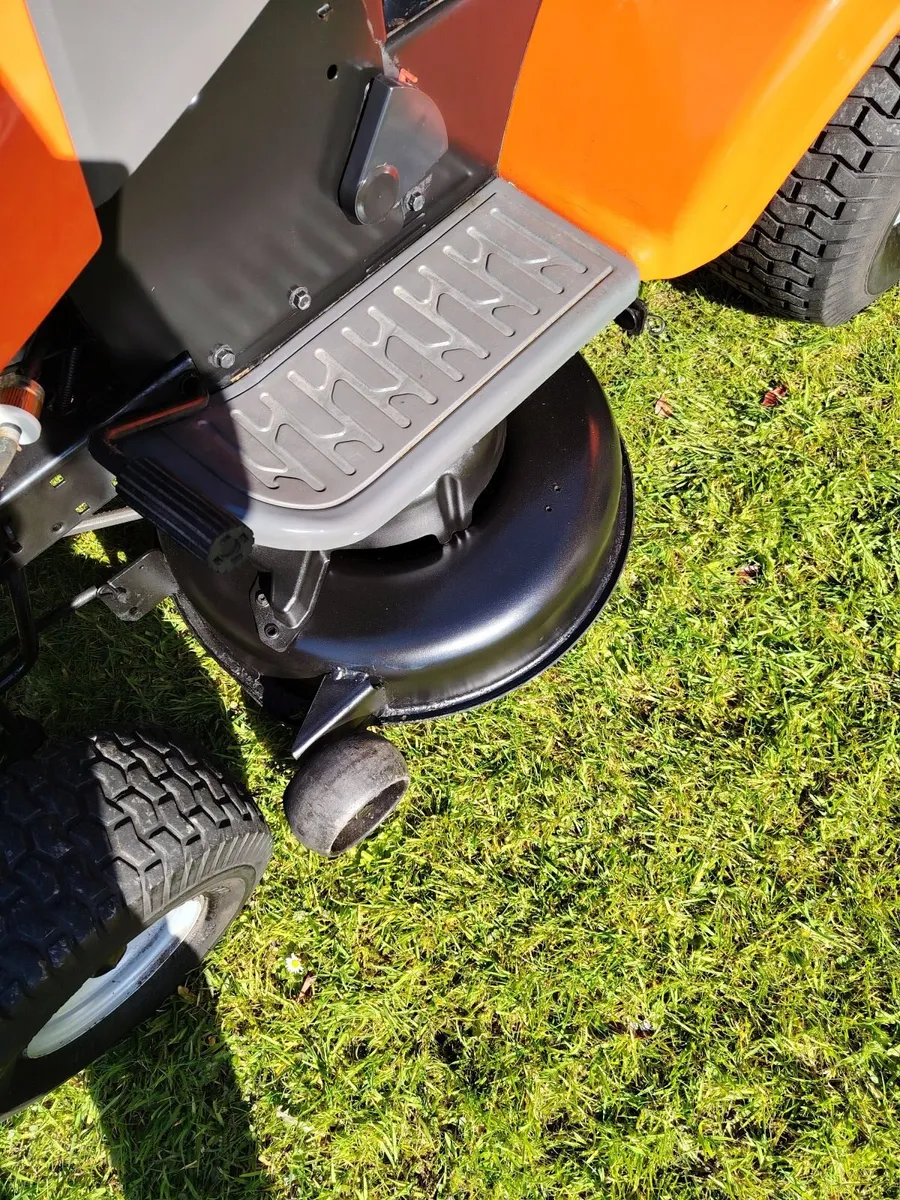 Husqvarna ride on lawnmower - Image 3