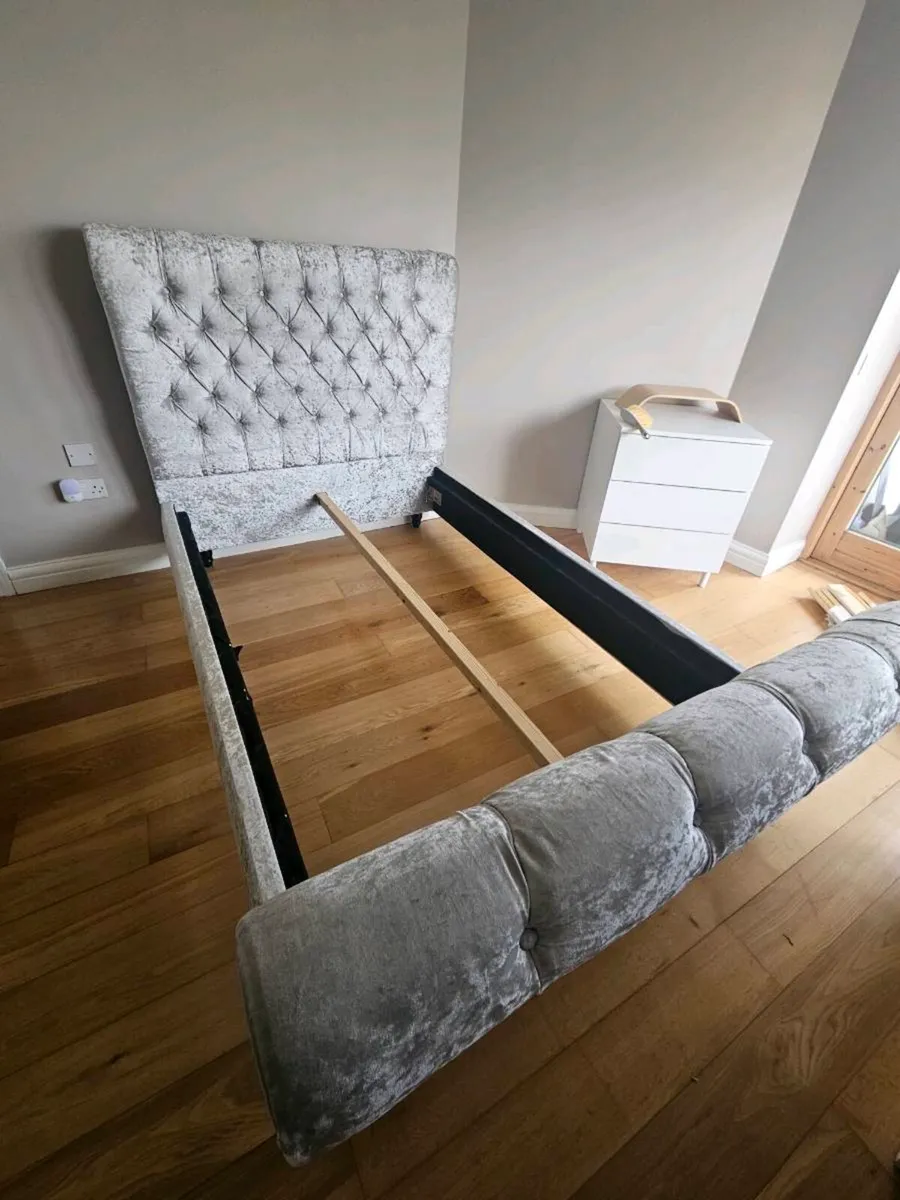 SMALL.DOUBLE BEDFRAME UPHOLSTERED - Image 3