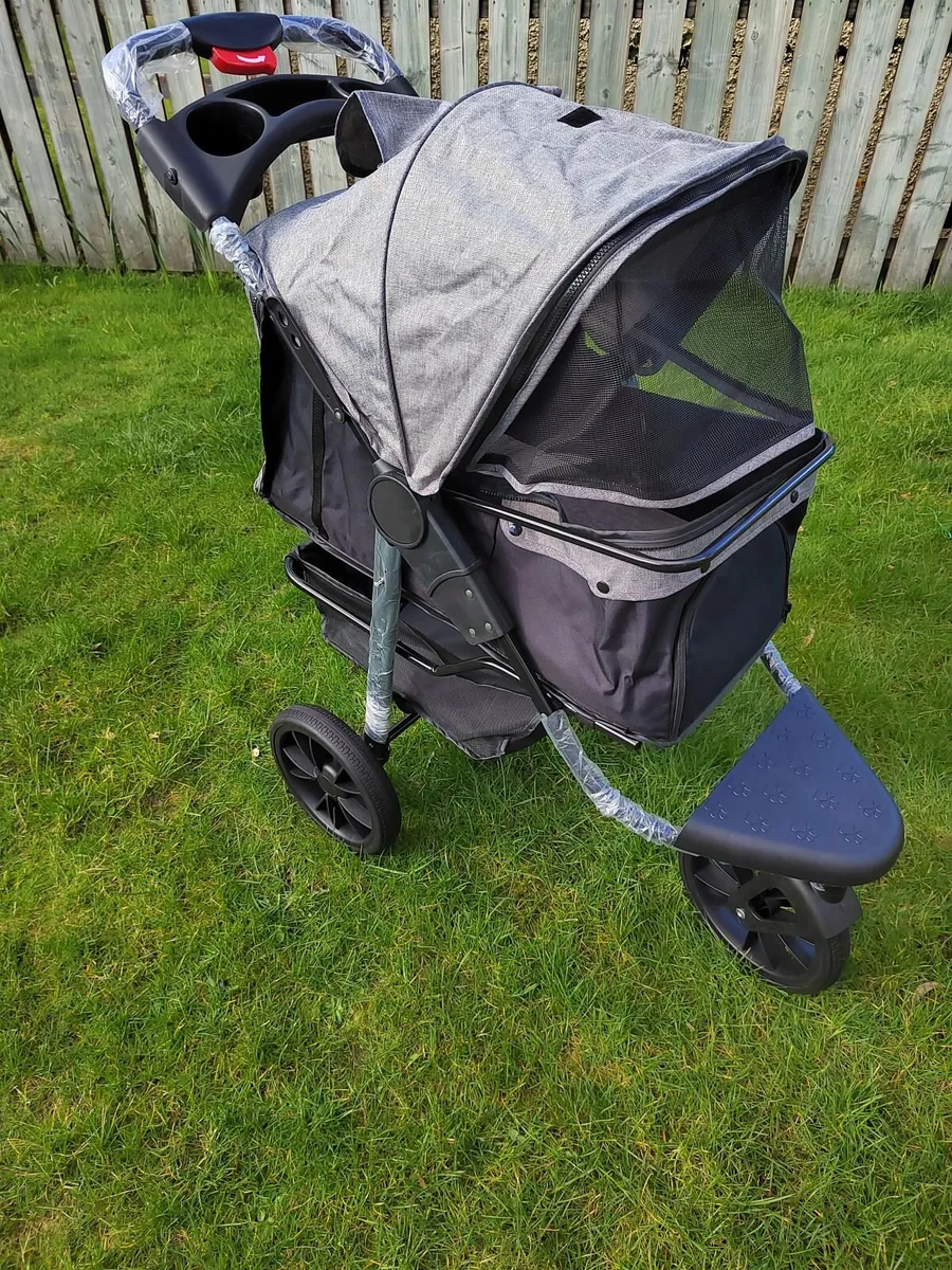 PawHut Folding 3 Wheel Pet Stroller Travel - Image 1