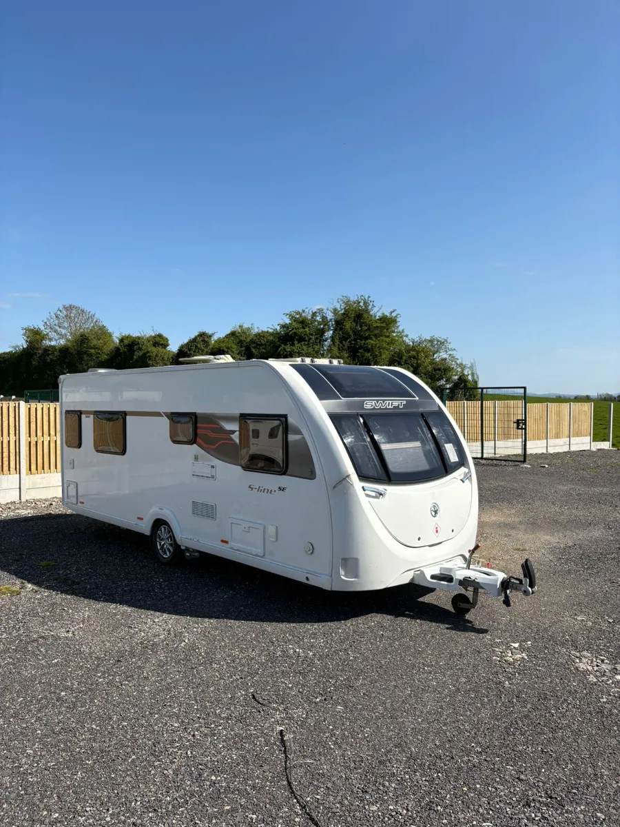 2020 swift 4berth island bed damaged - Image 2